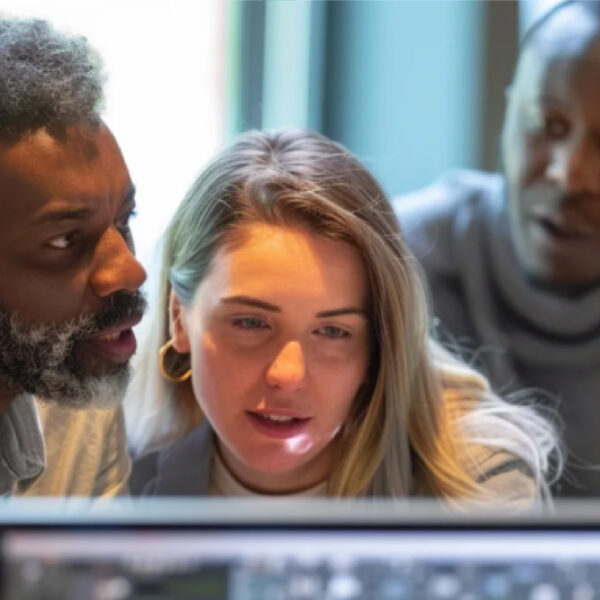 A team is being trained in the use of the best knowledge management software