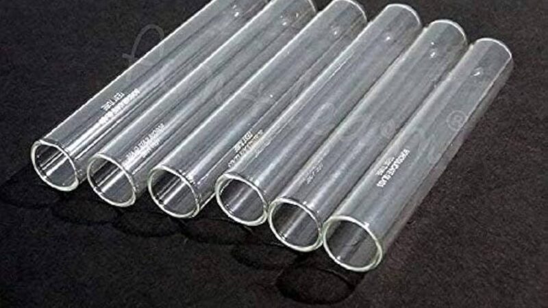 How to select the capacity and dimensions of a plastic tube for a specific sample